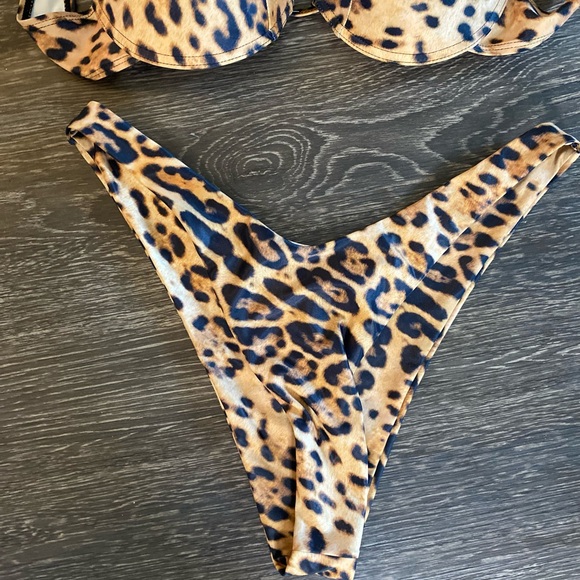 Matte collection Leopard bikini set XXL - Picture 5 of 7